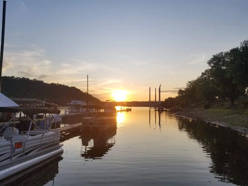 Rivercrest Lighthouse Marina Restaurant and Lounge photo