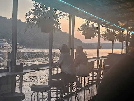 Rivercrest Lighthouse Marina Restaurant and Lounge photo 9