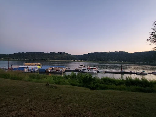 Rivercrest Lighthouse Marina Restaurant and Lounge photo 8