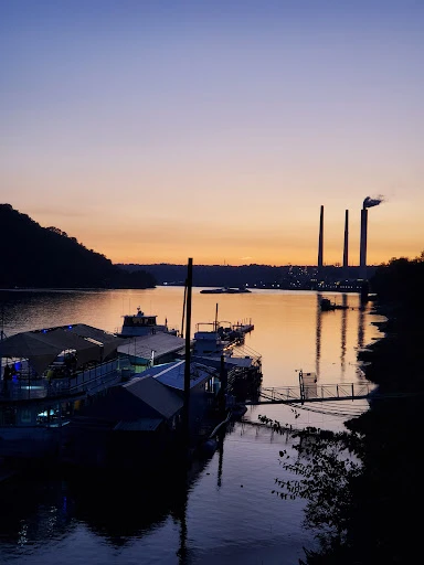 Rivercrest Lighthouse Marina Restaurant and Lounge photo 4